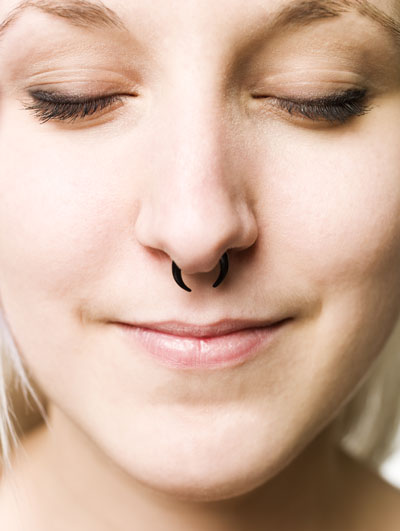 Can You Close Your Nose Piercing, And Will You Have A Scar? An Expert  Explains